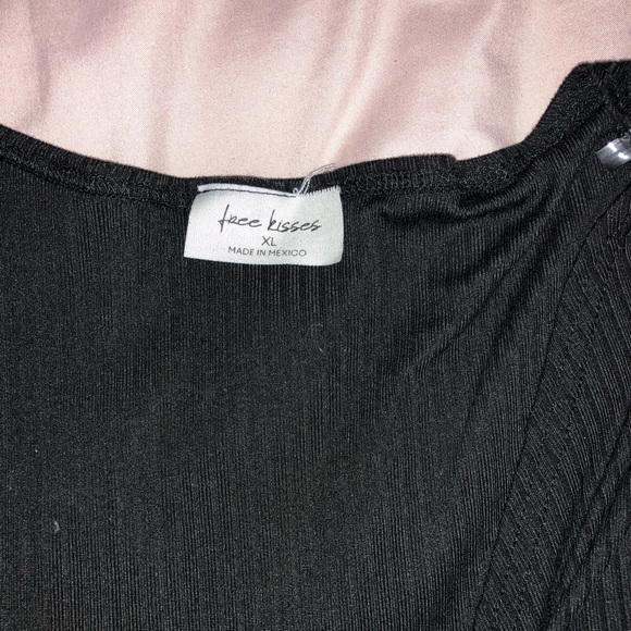 Black shirt with adjustable front wraps. Size XL - Picture 3 of 3